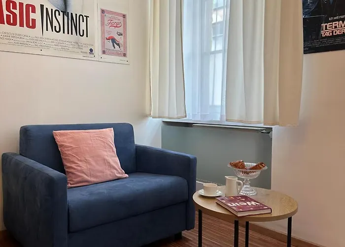 Postersapt2-cozy Cinema Vibes Apartment Vienna
